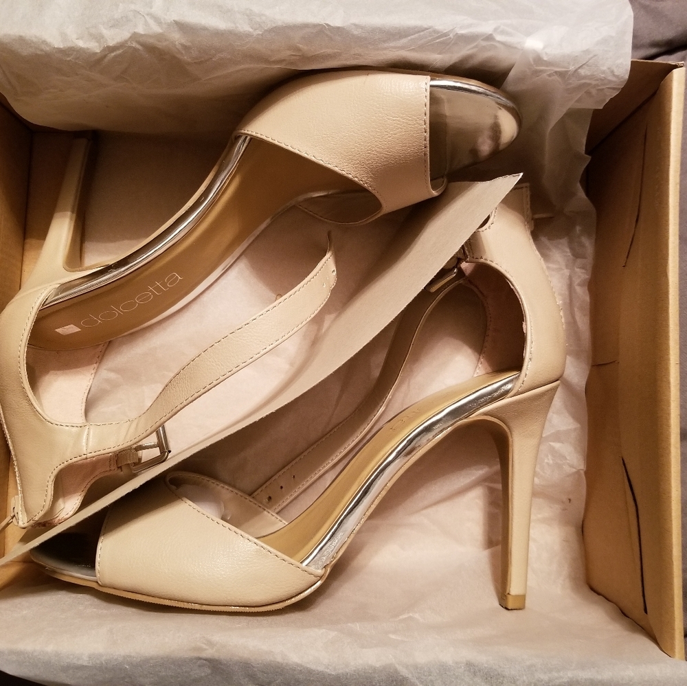 Women's Size 9 1/2 Dolcetta Brand Open Toe Pumps
